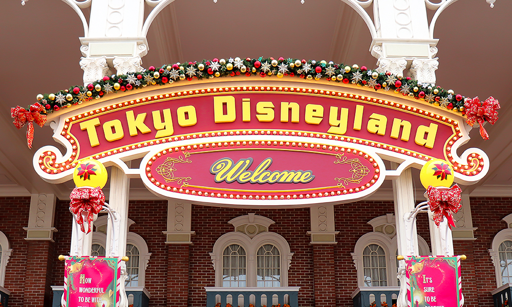 ディズニークリスマス 装飾やクリスマスコスチュームはどうなってるの ディズニーランド編 Mickey Navi 世界中のディズニー パークを徹底攻略
